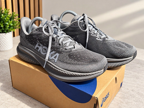 Hoka one mach - one,